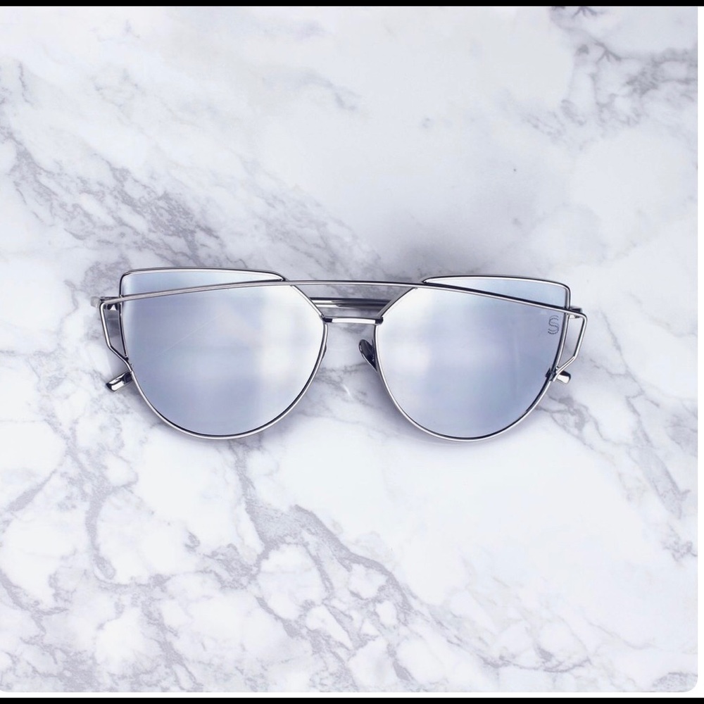🌹New🌹Silver Mirrored Sunglasses - Picture 6 of 6